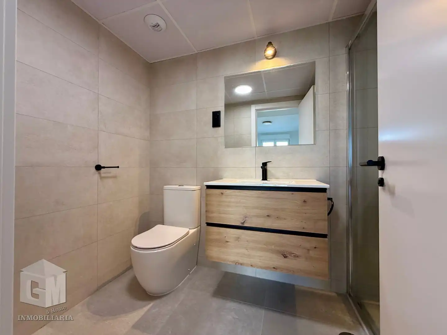 Bathroom of Apartments for rent in Madrid  with Air Conditioner, Heating and Storage room