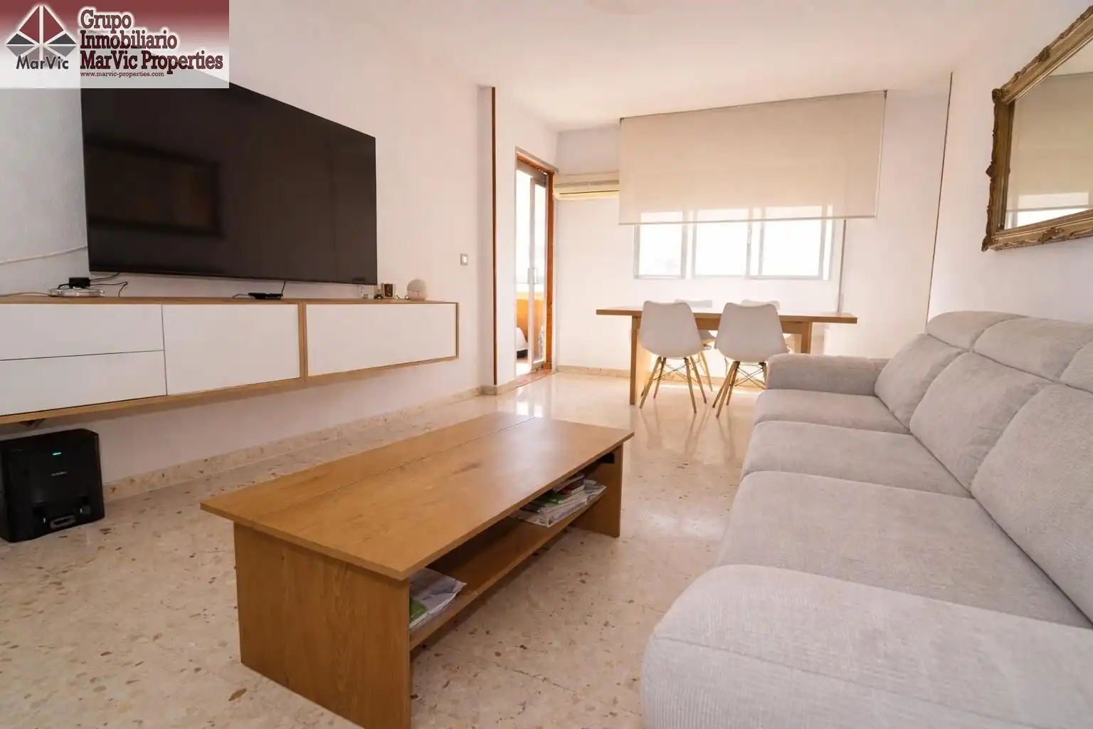 Living room of Flat for sale in Benidorm  with Terrace and Furnished