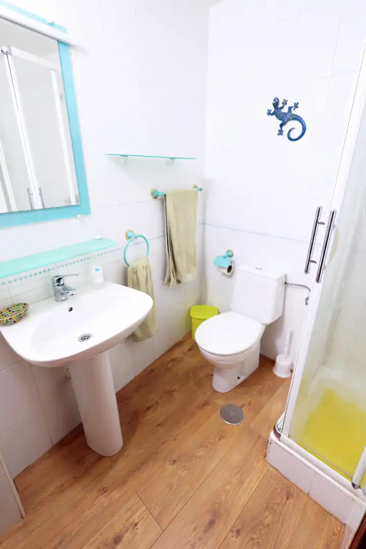 Bathroom of Flat for sale in Mejorada del Campo  with Air Conditioner, Heating and Storage room