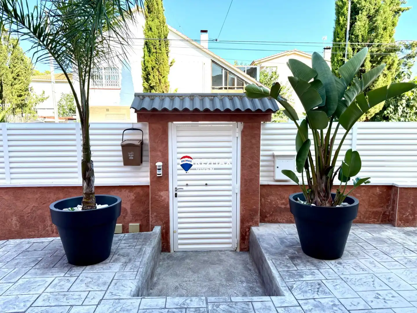 Vista exterior de Casa o xalet en venda en Cunit amb Aire condicionat, Calefacció i Jardí privat