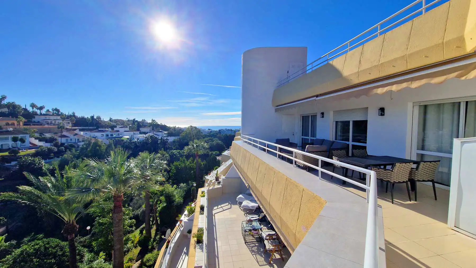 Vista exterior de Ático en venta en Benalmádena con Aire acondicionado, Calefacción y Terraza