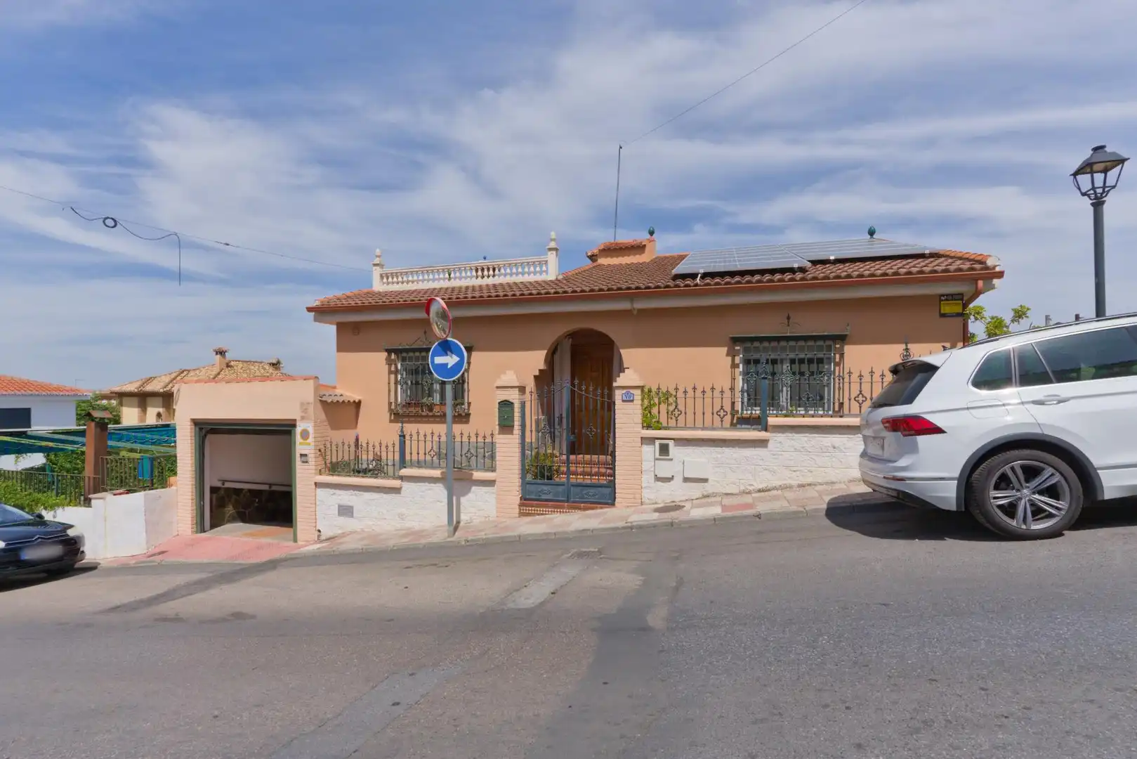 Vista exterior de Casa o chalet en venta en Cájar con Aire acondicionado, Calefacción y Jardín privado