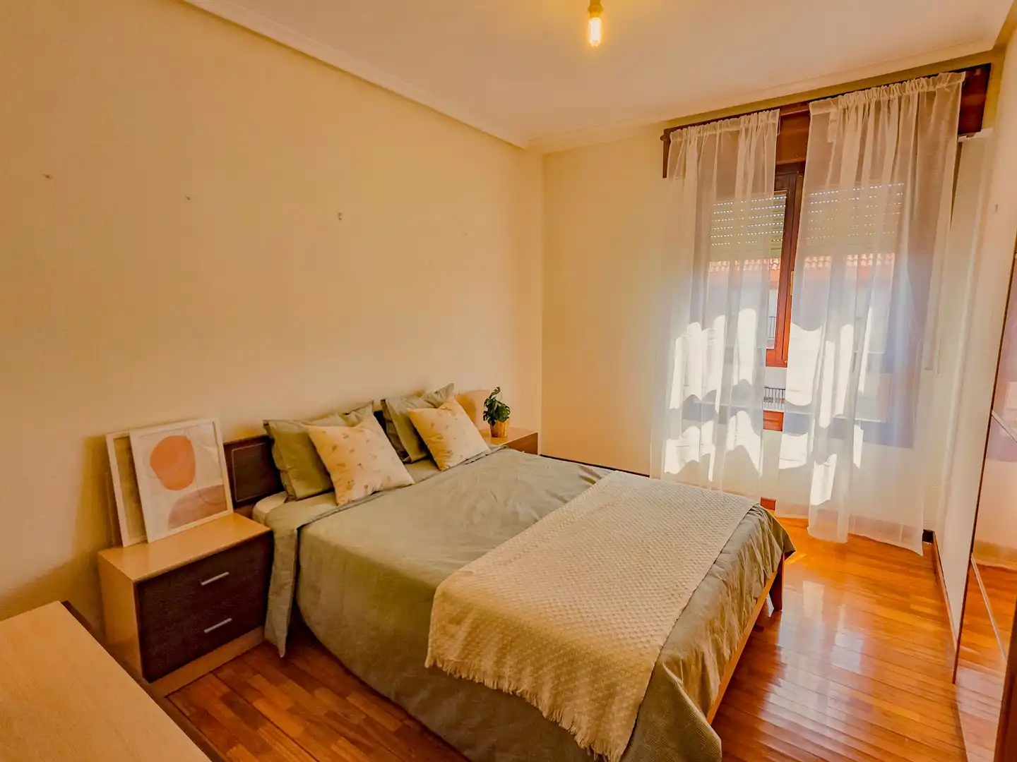Habitación de Piso en venta en  Logroño con Calefacción, Trastero y Piscina comunitaria