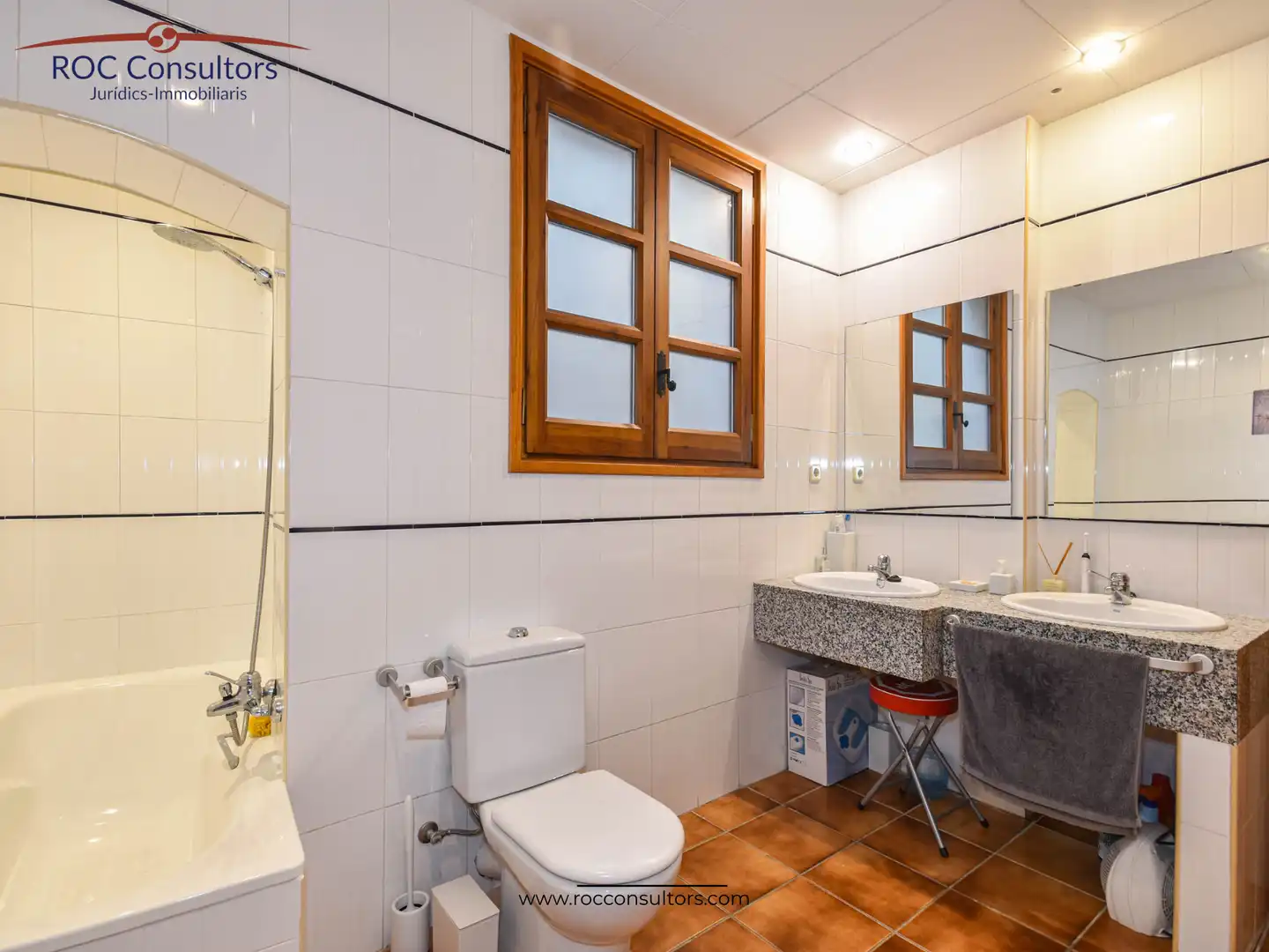 Badezimmer von Einfamilien-Reihenhaus zum Verkauf in Berga mit Heizung