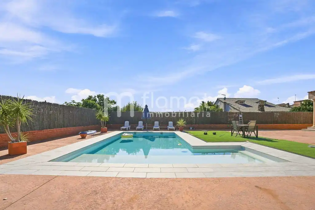 Piscina de Casa o xalet en venda en Terrassa
