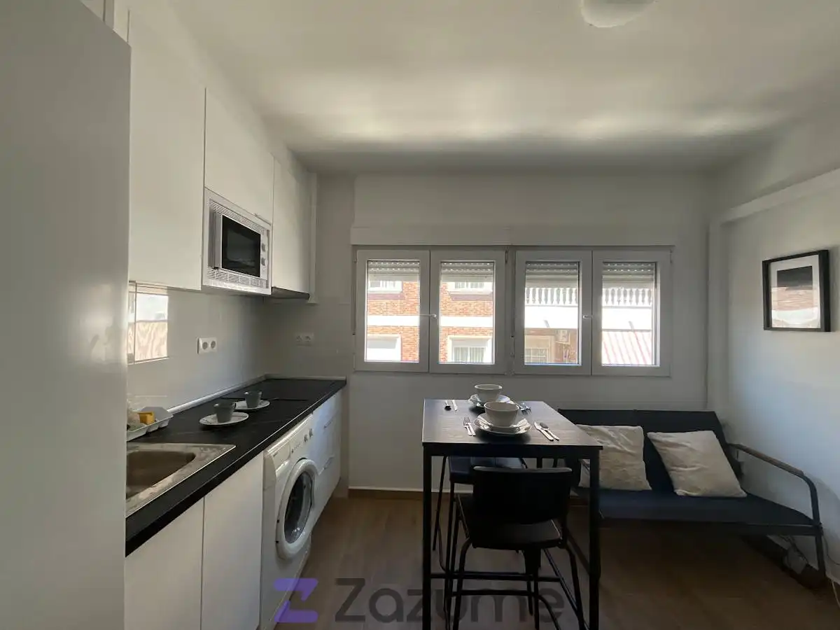 Cuina de Estudi de lloguer en Torrevieja amb Aire condicionat, Calefacció i Parquet