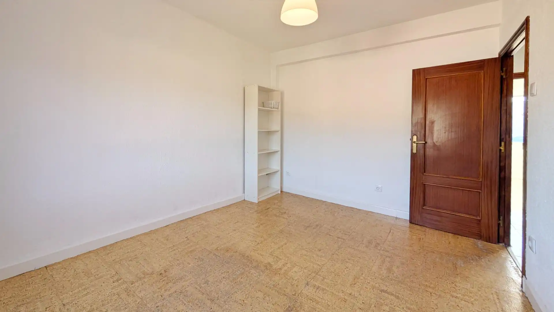 Habitación de Piso en venta en Los Corrales de Buelna  con Parquet