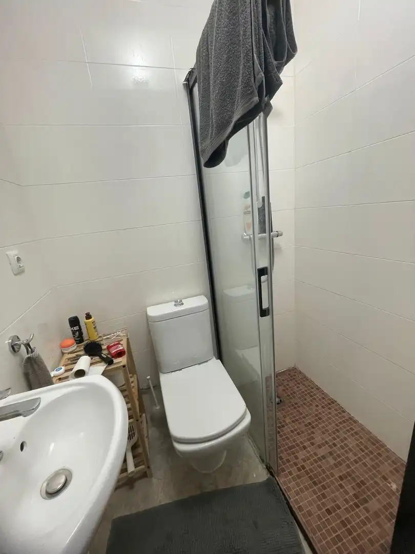 Bany de Dúplex en venda en L'Hospitalet de Llobregat amb Terrassa