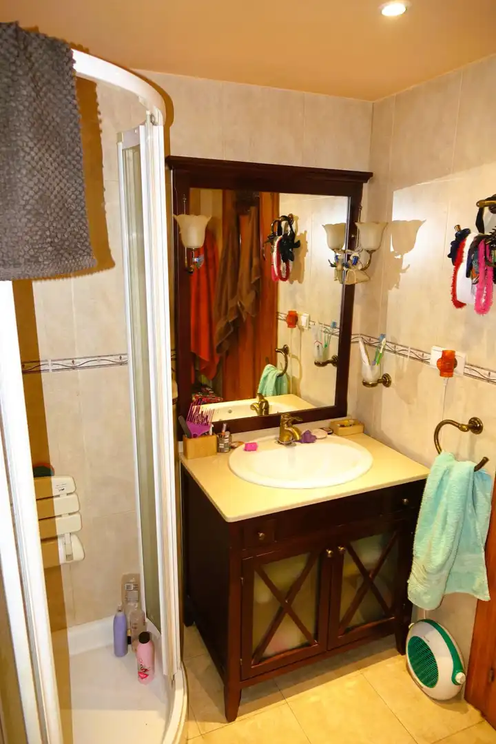 Baño de Piso en venta en Granada con Terraza, Balcón y Piscina comunitaria