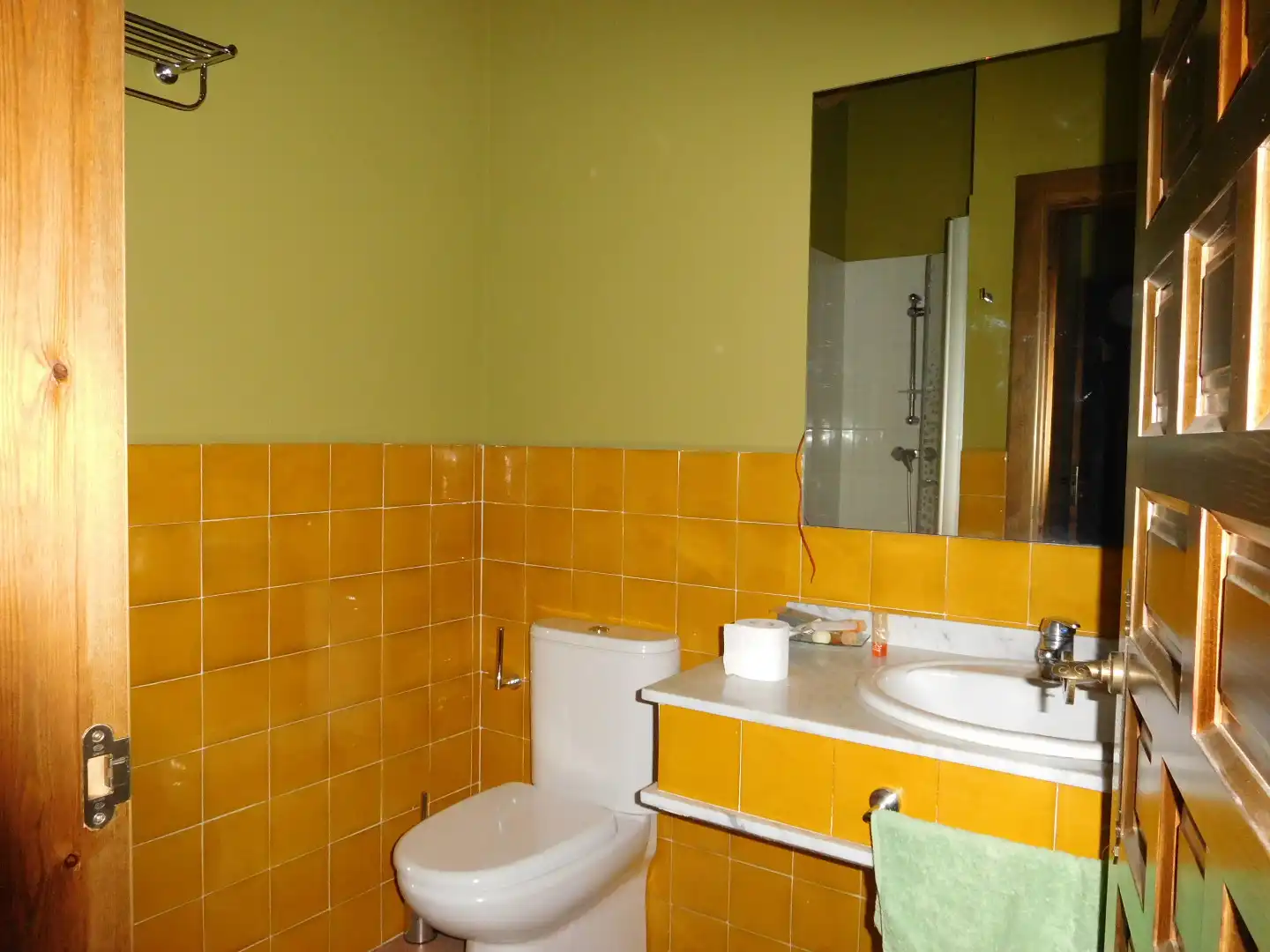 Bathroom of Houses for sale in Villazopeque  with Heating, Private garden and Storage room