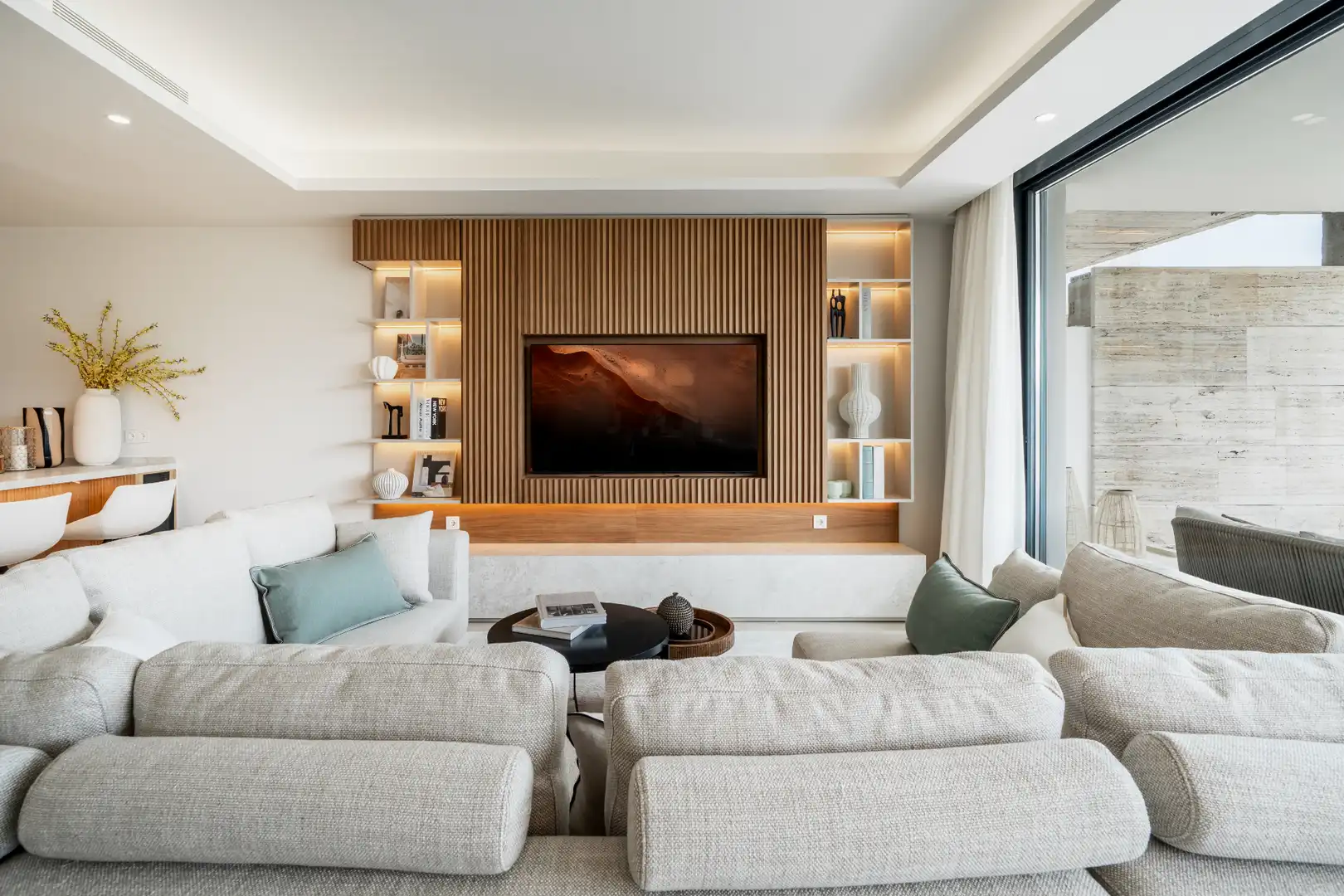 Living room of Flat for sale in Marbella  with Air Conditioner, Private garden and Terrace