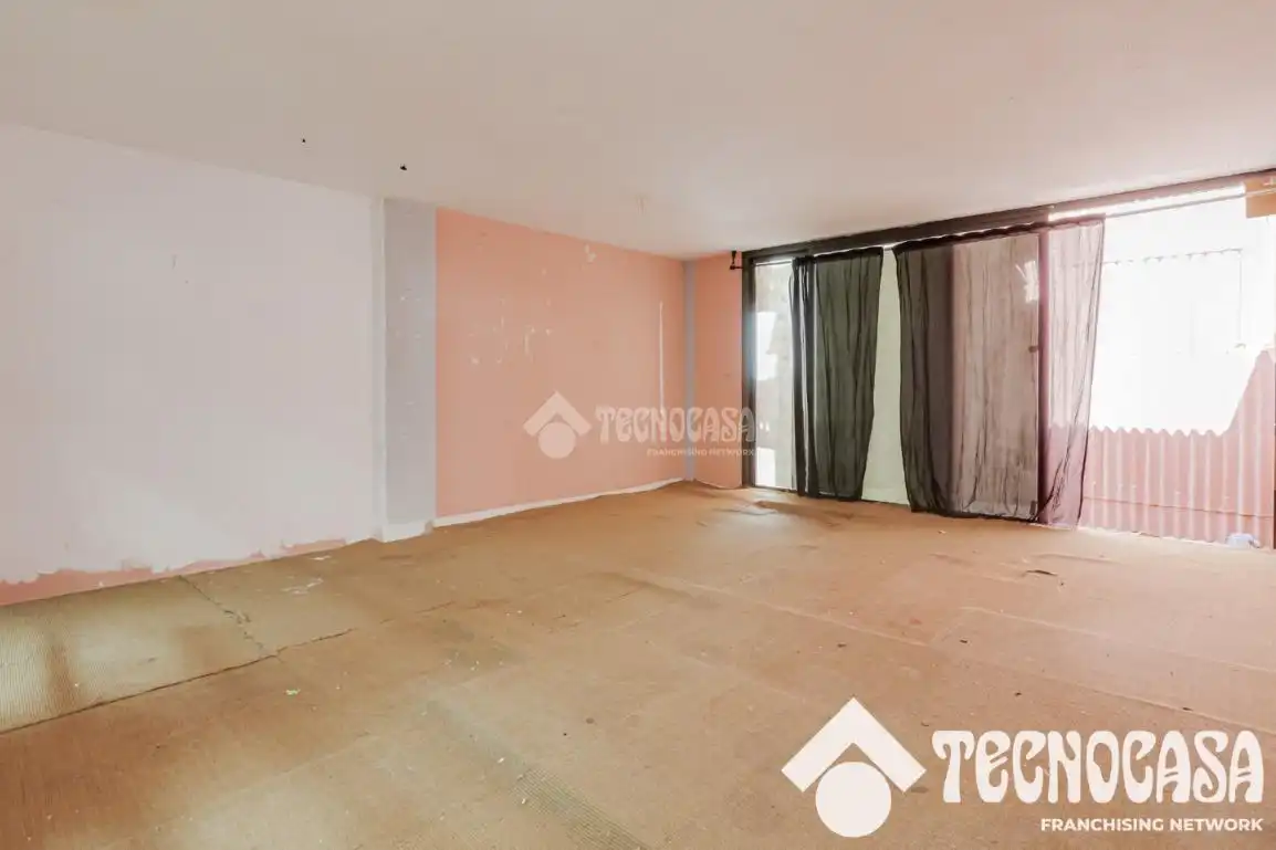 Bedroom of Buildings for sale in Barcelona