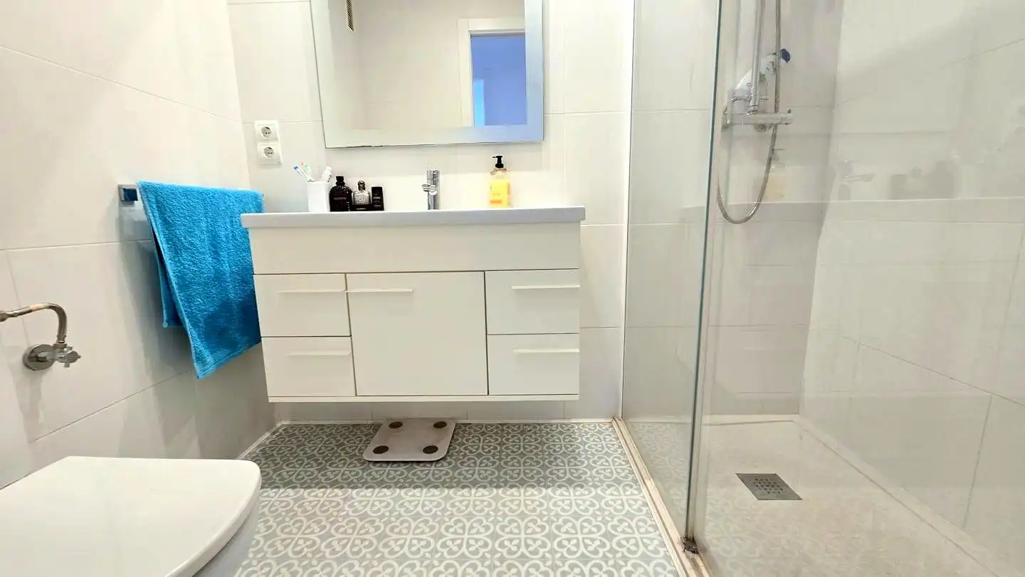 Bany de Apartament de lloguer en Gandia amb Aire condicionat, Parquet i Terrassa