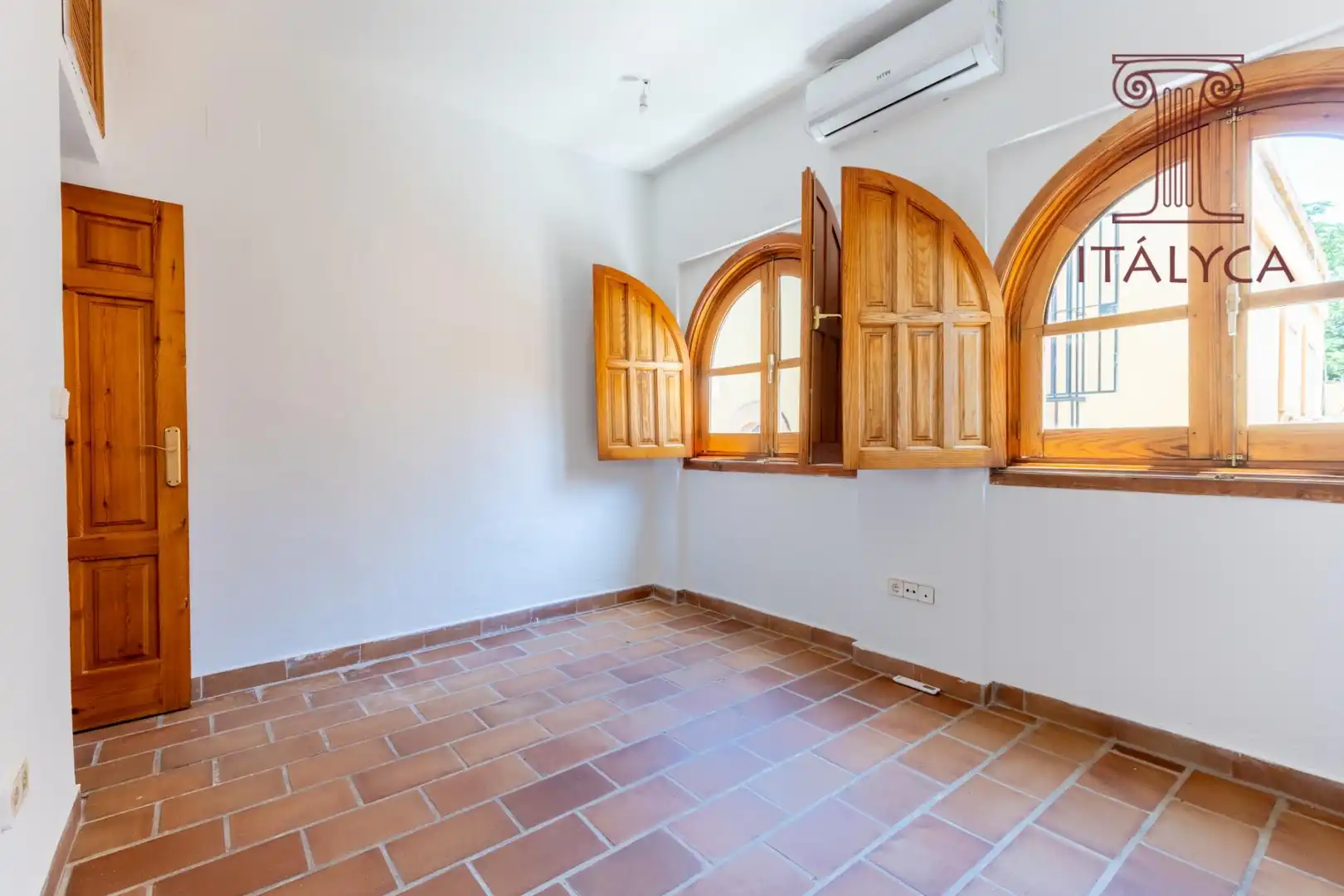 Attic for sale in Sevilla  with Air Conditioner, Heating and Terrace