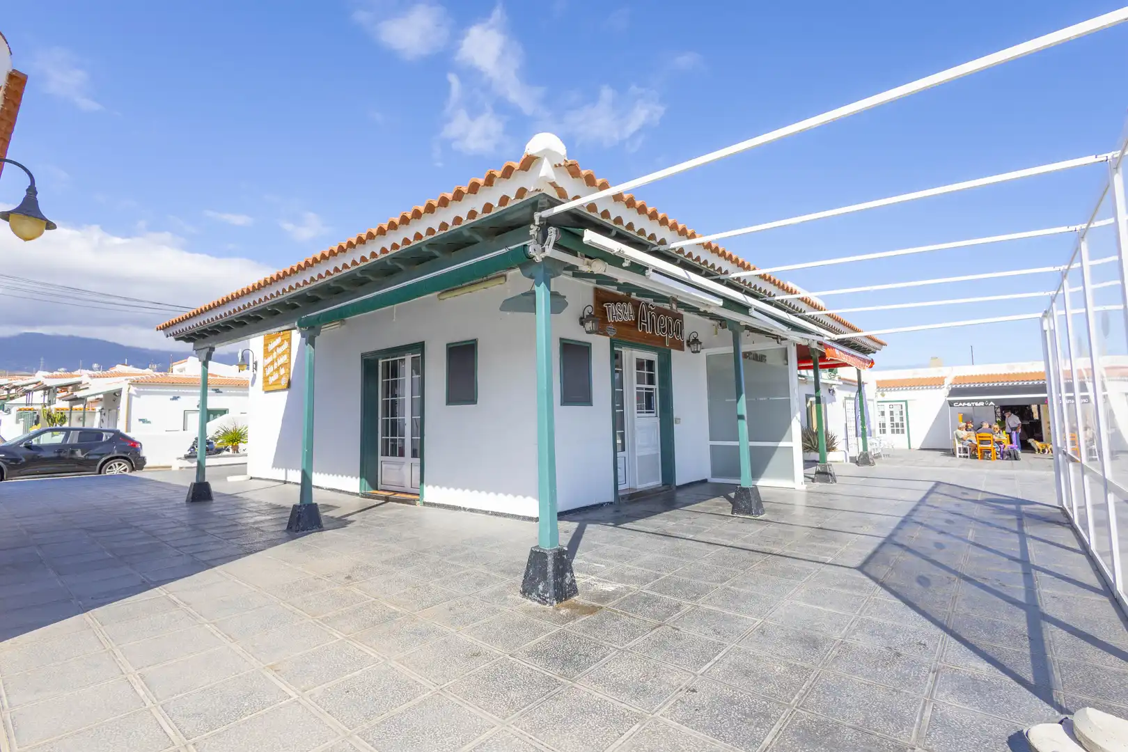 Vista exterior de Local en venda en Arico amb Alarma