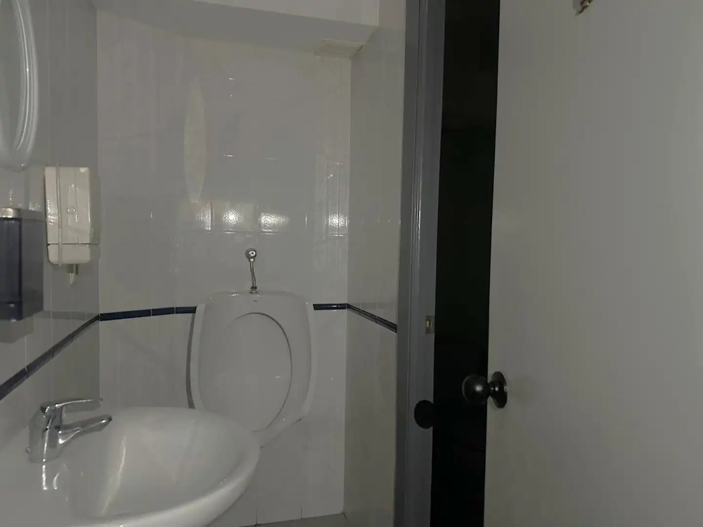 Local en venta en Avilés - Avenida San Agustín, El Carbayedo - El Quirinal