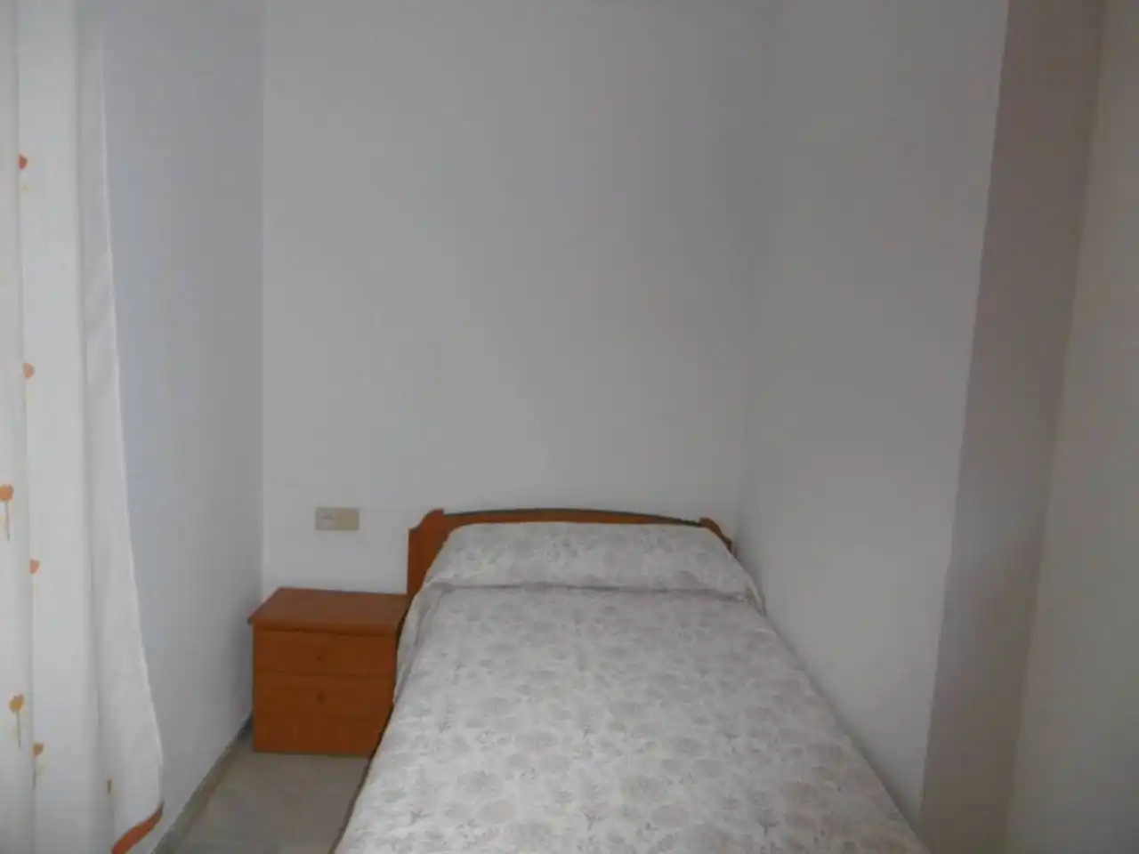 Habitación de Piso de alquiler en Almería con Amueblado