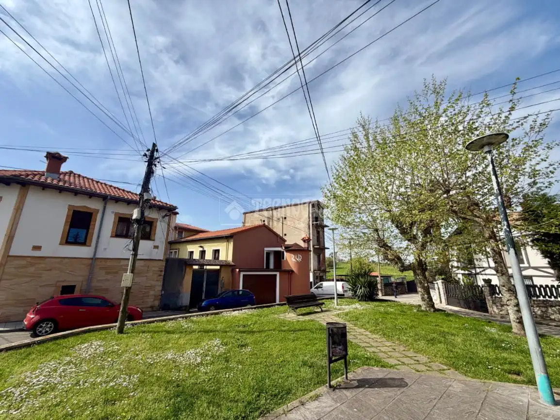 Vista exterior de Edificio en venta en Santander