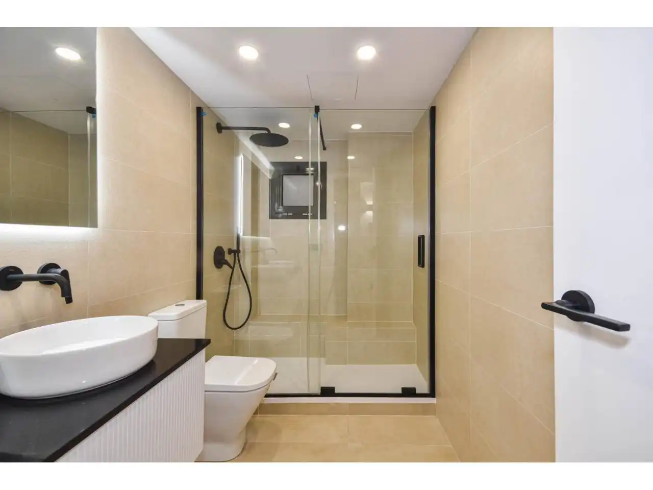 Baño de Piso en venta en Barcelona con Calefacción, Parquet y Balcón