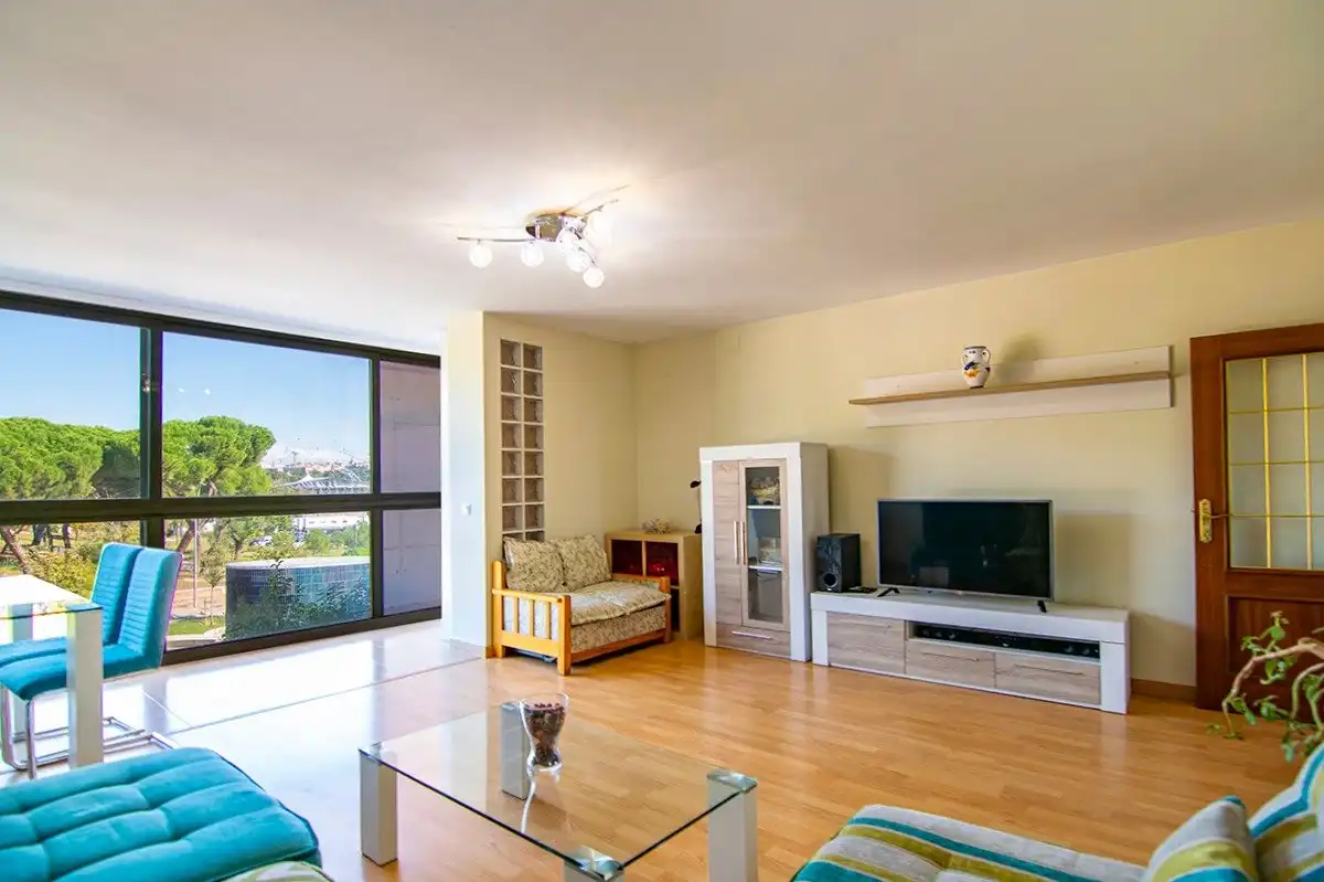 Living room of Flat for rent in Madrid  with Air Conditioner, Heating and Parquet flooring