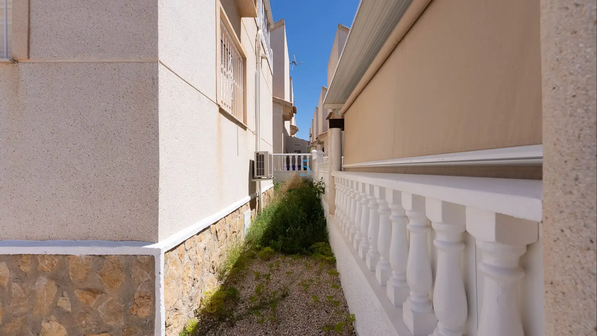 Vista exterior de Casa o xalet en venda en Rojales amb Aire condicionat, Terrassa i Piscina