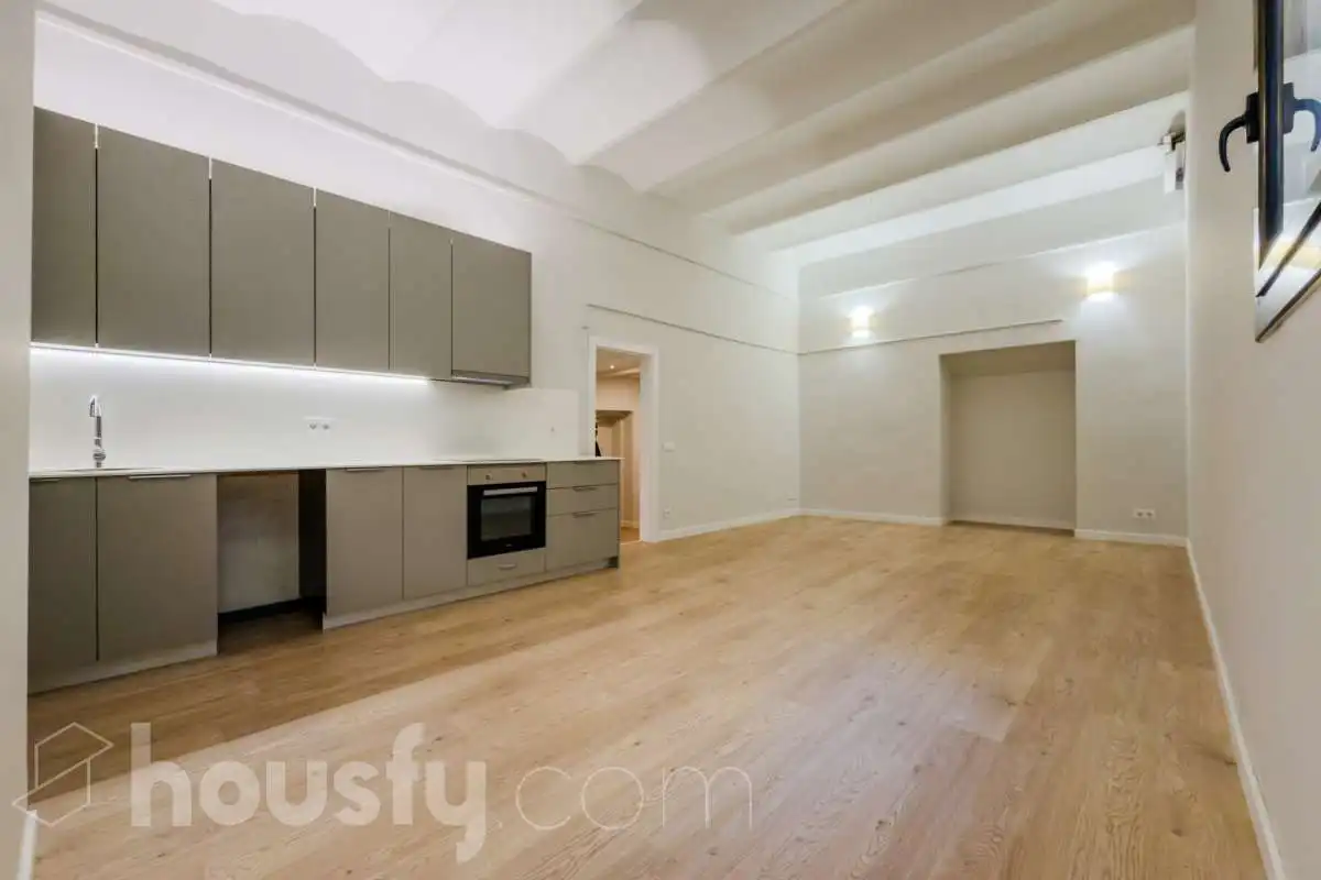 Sala de estar de Planta baja en venta en Barcelona con Parquet