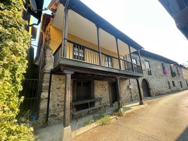 Casa rústica amb balcó en venda a Área Rural Sur