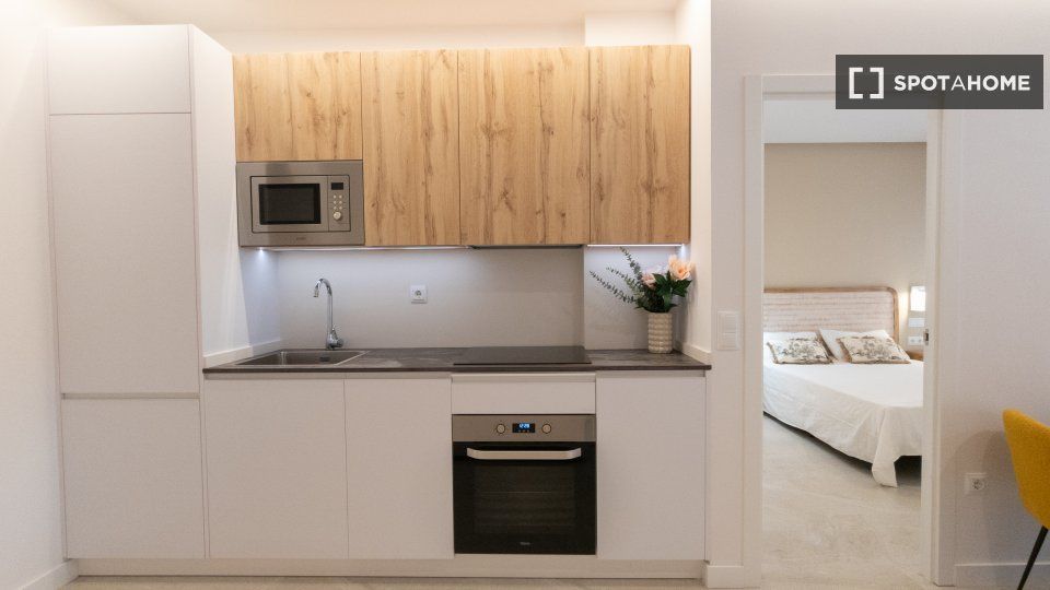 Cuina de Pis de lloguer en  Madrid Capital amb Aire condicionat, Calefacció i Moblat