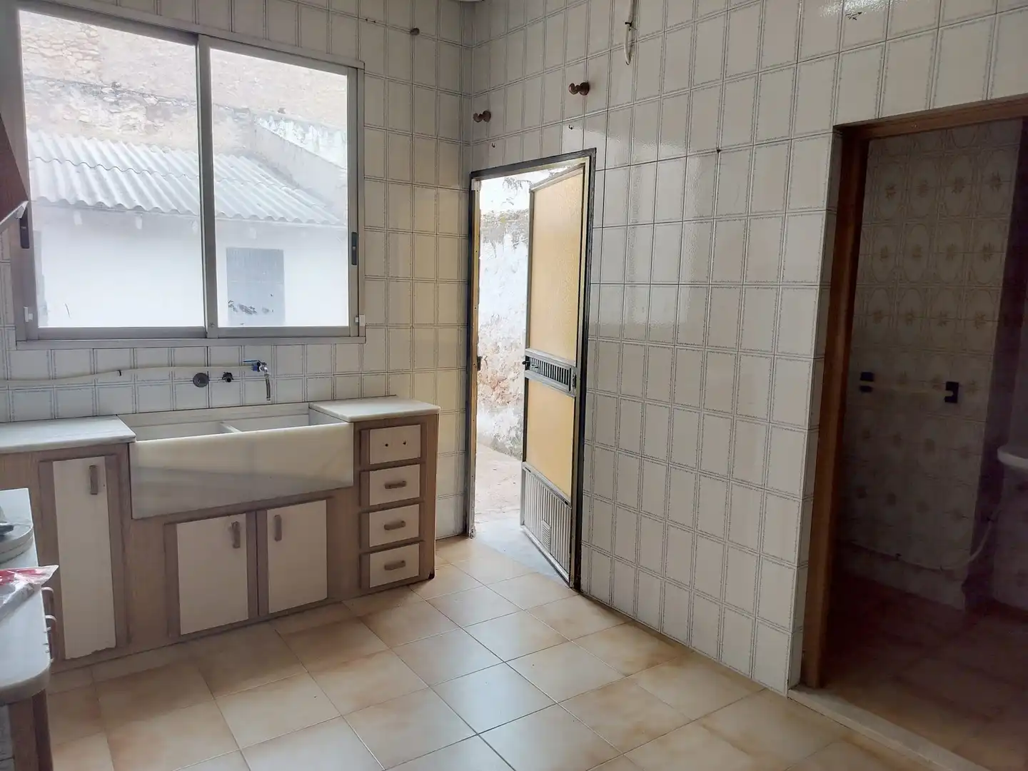 Cuina de Casa o xalet en venda en La Pobla de Vallbona amb Terrassa i Traster