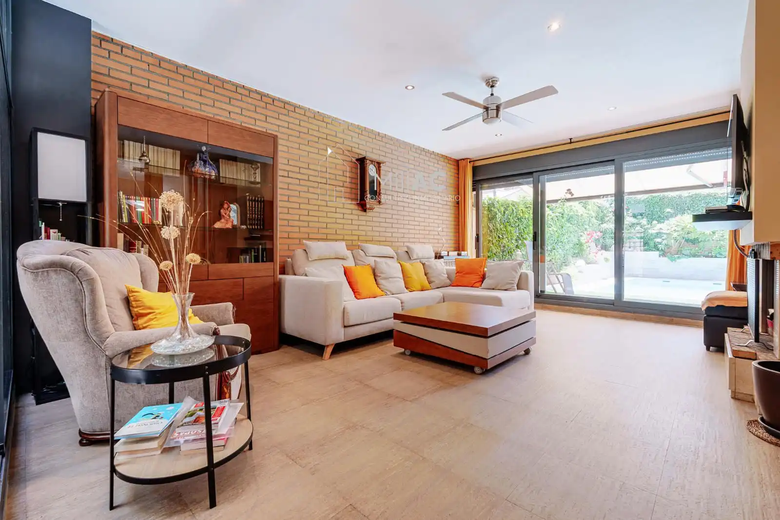 Sala de estar de Casa adosada en venta en Madrid con Aire acondicionado, Calefacción y Jardín privado