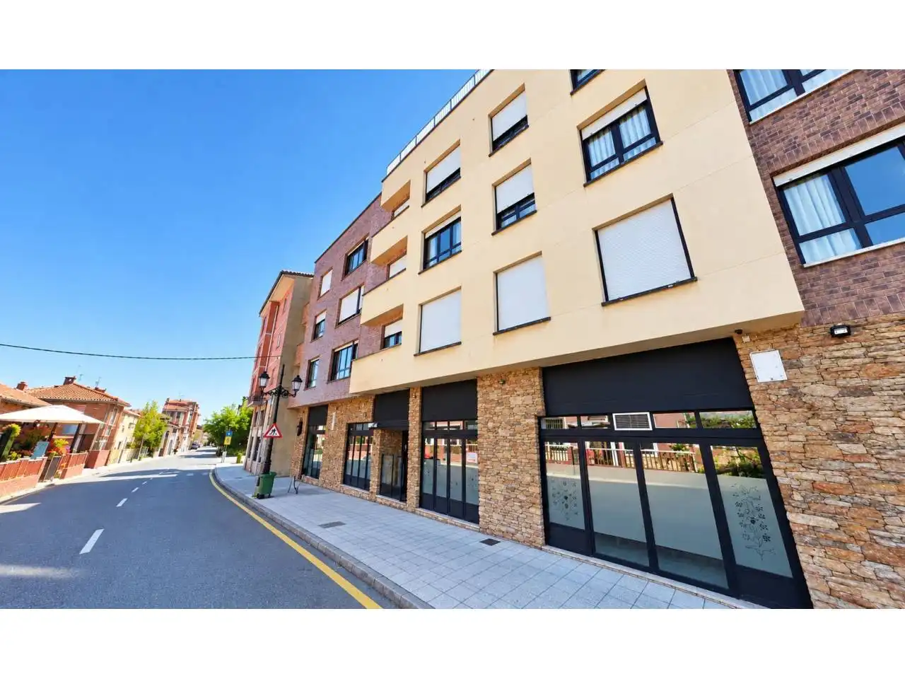 Vista exterior de Piso en venta en Oviedo  con Calefacción, Parquet y Trastero