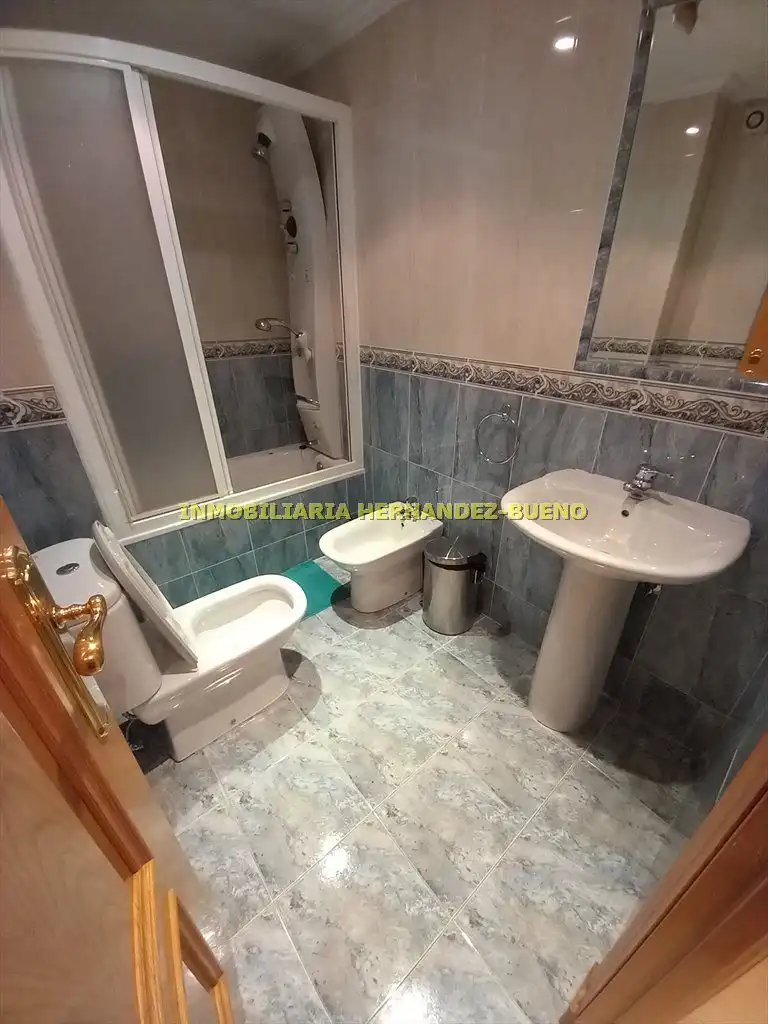 Bathroom of Flat for rent in Salamanca
