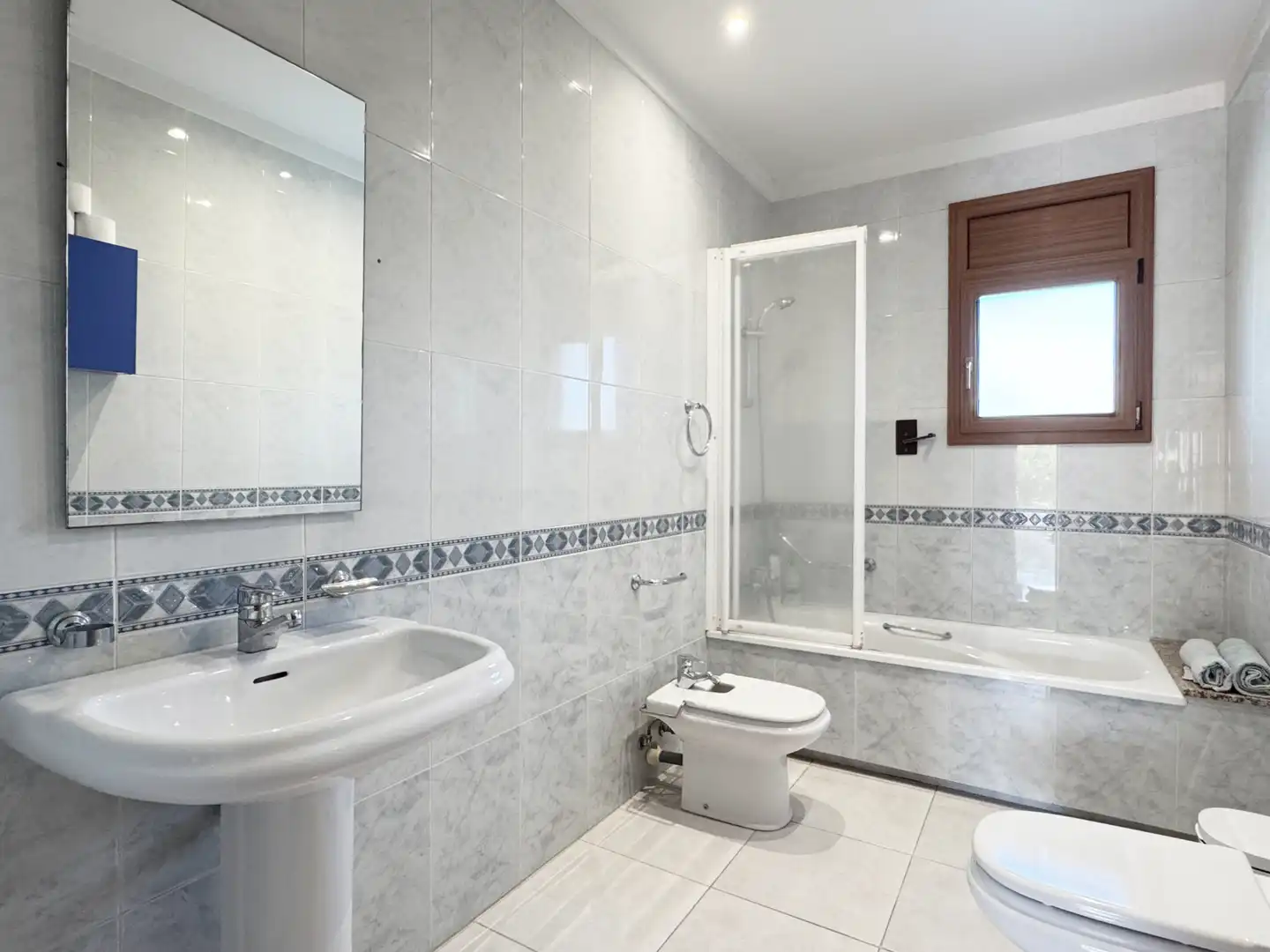 Bathroom of Houses for sale in Viladamat  with Air Conditioner, Heating and Private garden