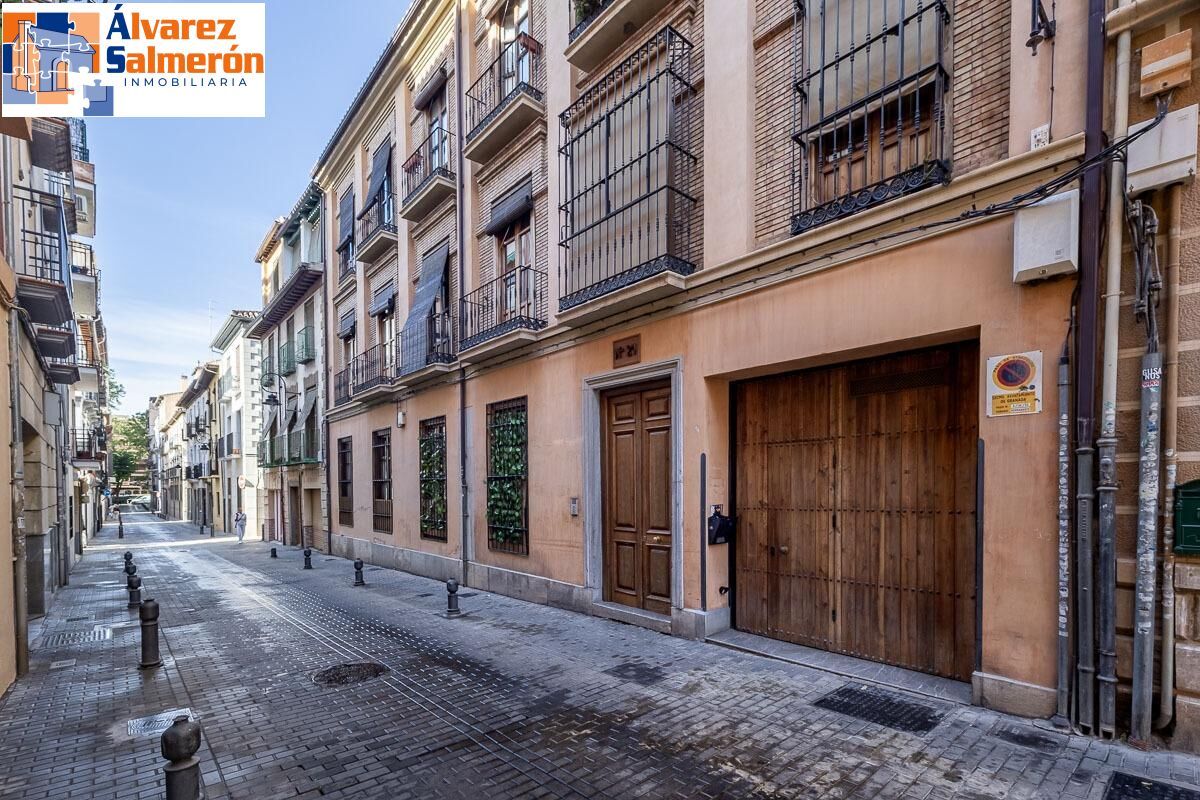 Exterior view of Flat for sale in  Granada Capital  with Air Conditioner and Storage room