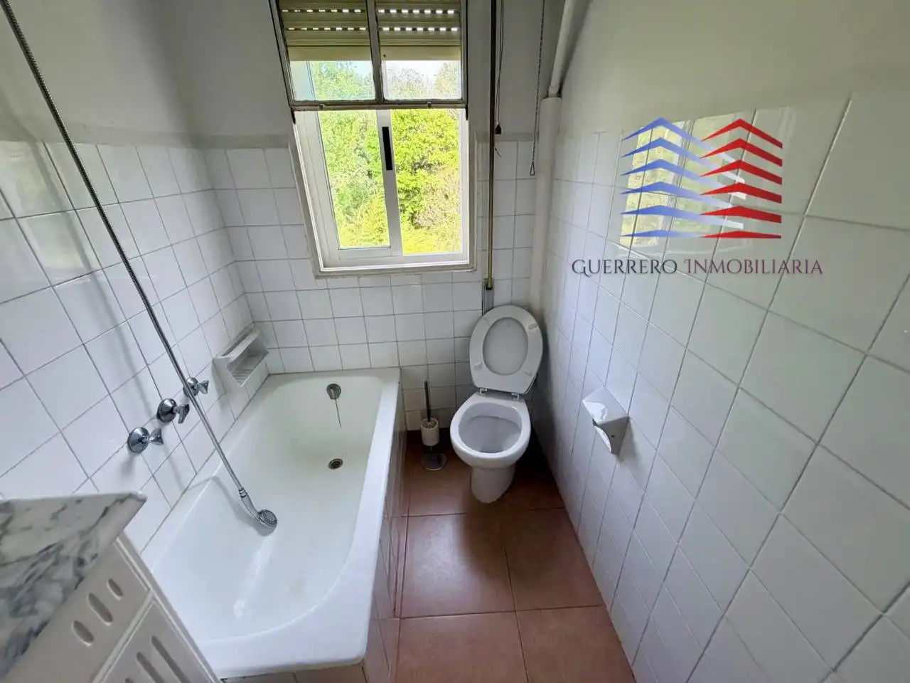 Bany de Casa o xalet de lloguer en San Cibrao das Viñas amb Calefacció, Terrassa i Moblat