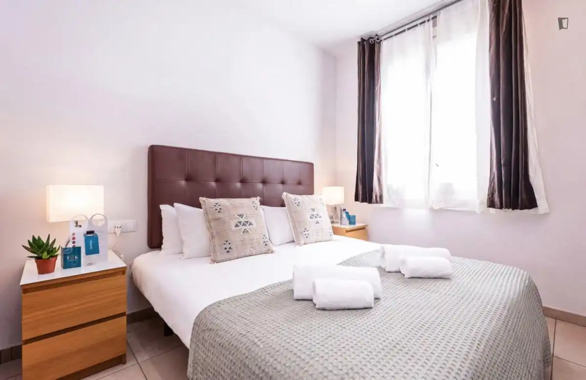 Dormitori de Apartament de lloguer en Barcelona amb Aire condicionat, Moblat i Forn