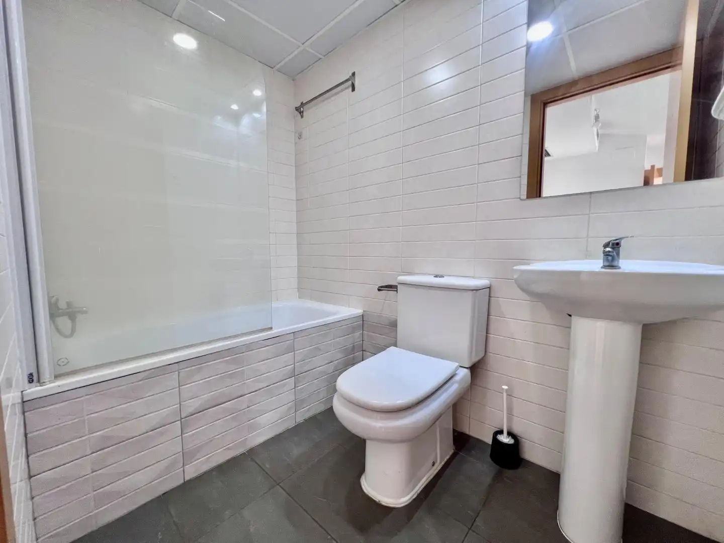 Bathroom of Attic for rent in Sabadell  with Air Conditioner, Heating and Parquet flooring