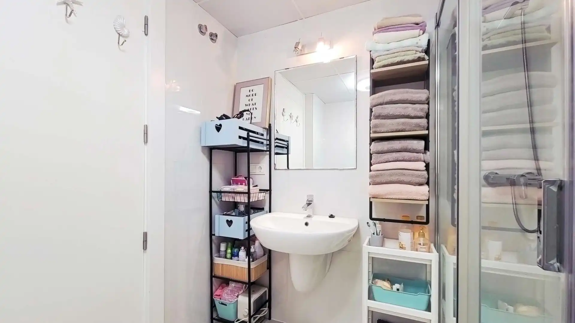 Badezimmer von Wohnungen zum Verkauf in Almería