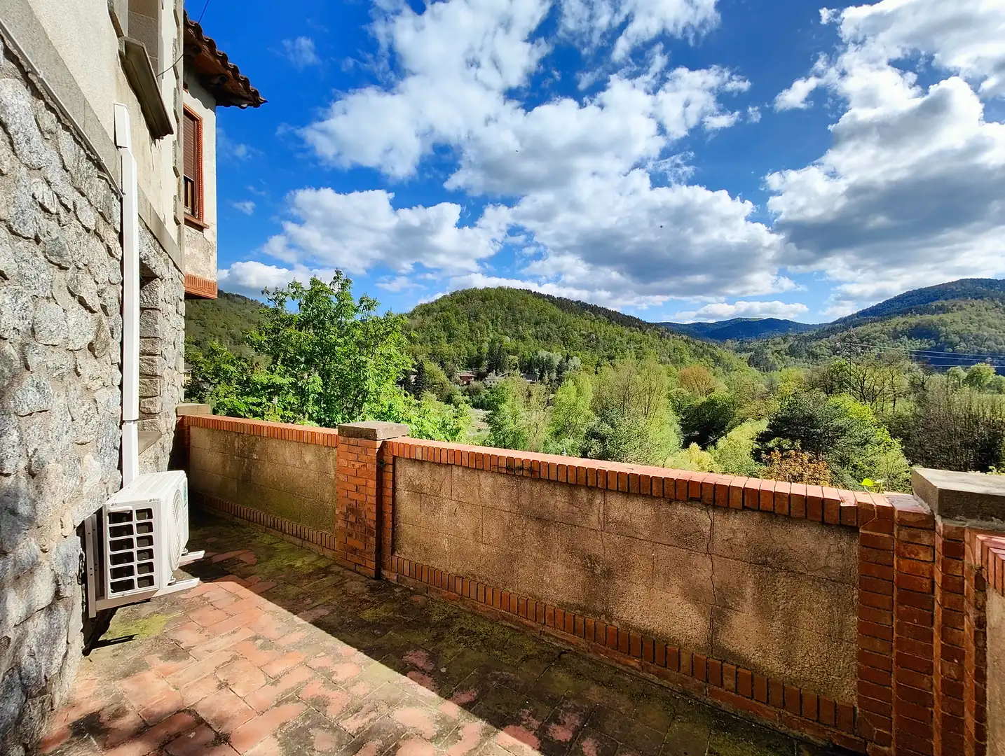Terrassa de Casa o xalet en venda en Sant Joan de les Abadesses amb Calefacció, Jardí privat i Terrassa