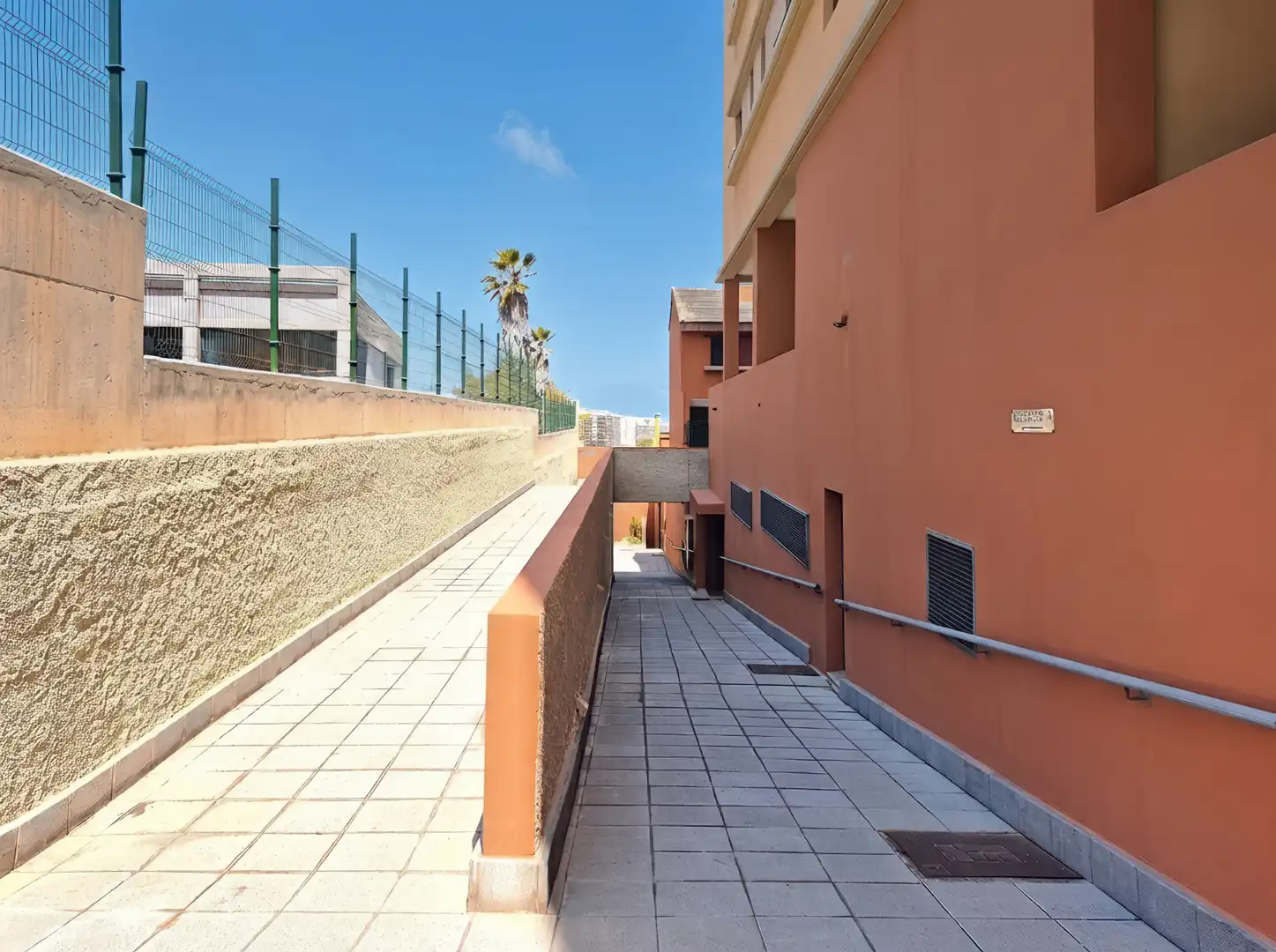 Vista exterior de Casa adosada en venda en Las Palmas de Gran Canaria amb Jardí privat, Terrassa i Traster