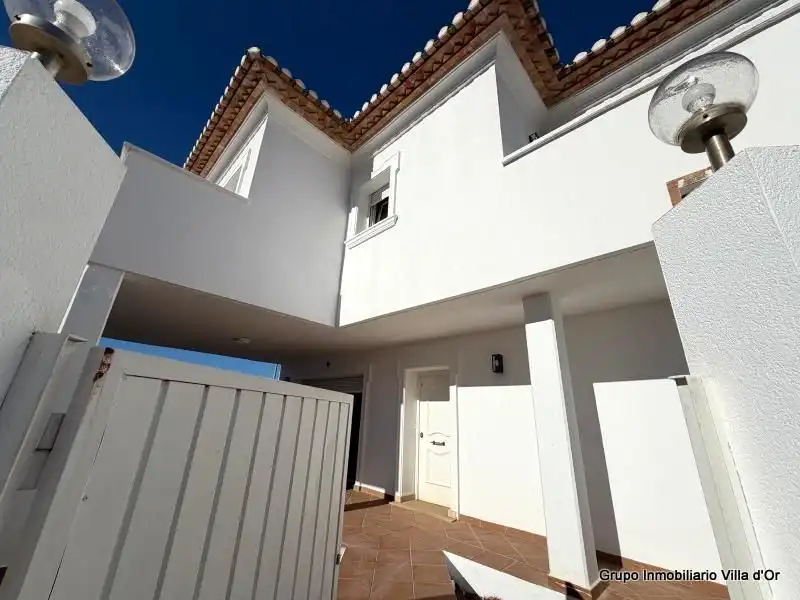 Außenansicht von Haus oder Chalet zum Verkauf in Dénia mit Klimaanlage, Heizung und Privatgarten