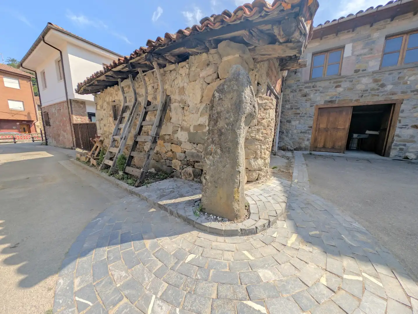 Vista exterior de Finca rústica en venda en Aller amb Jardí privat