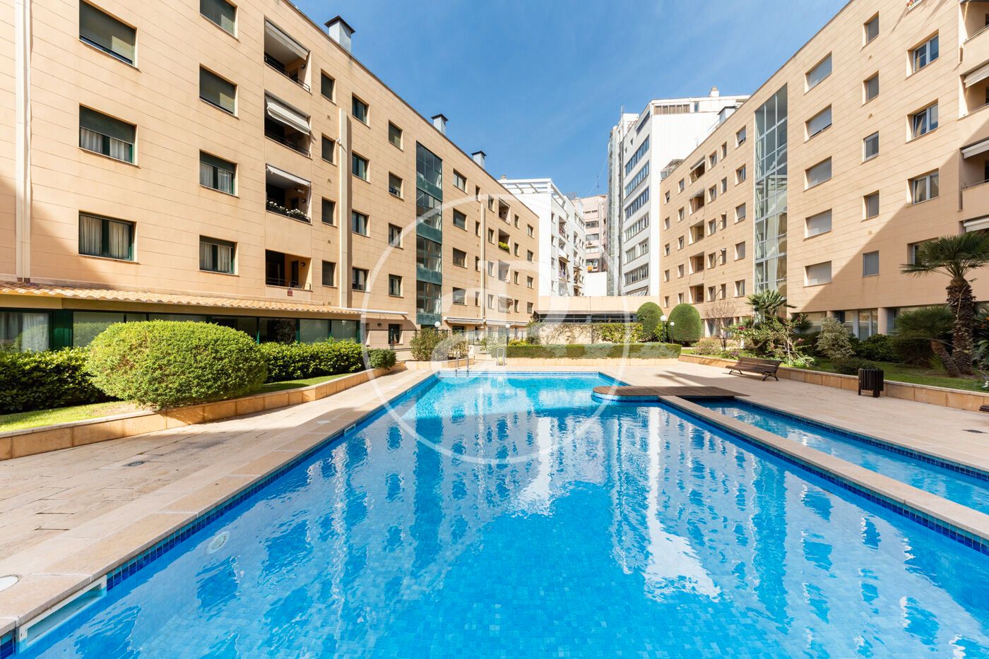 Piscina de Piso en venta en  Palma de Mallorca con Aire acondicionado, Calefacción y Jardín privado