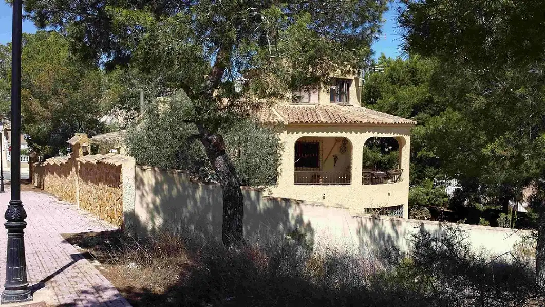 Villa mit Terrasse zum Verkauf in Calle Trevinca 4, imagen 3