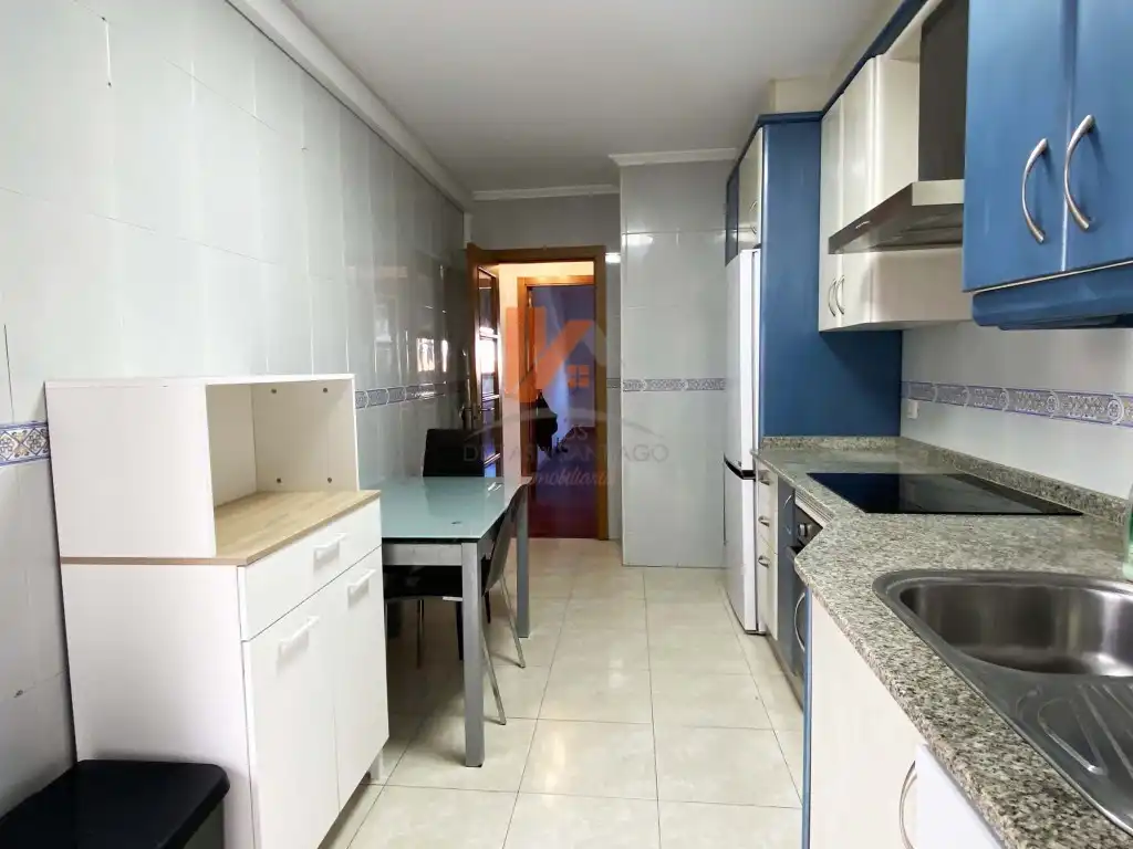 Küche von Wohnung zum Verkauf in Ames mit Ofen