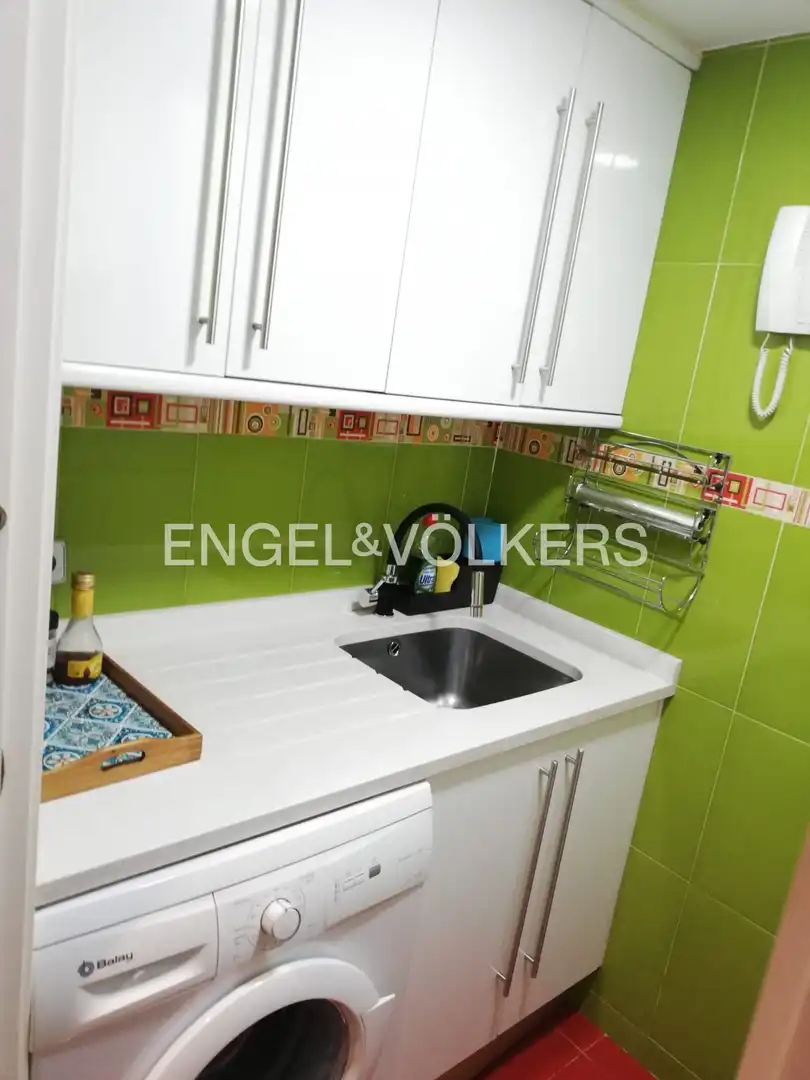 Cuina de Apartament de lloguer en Madrid amb Aire condicionat, Calefacció i Jardí privat