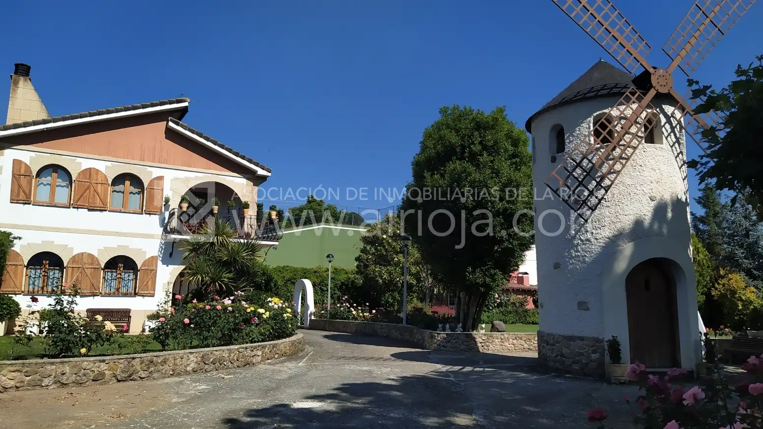 Vista exterior de Casa o chalet en venta en Nalda con Calefacción, Terraza y Piscina