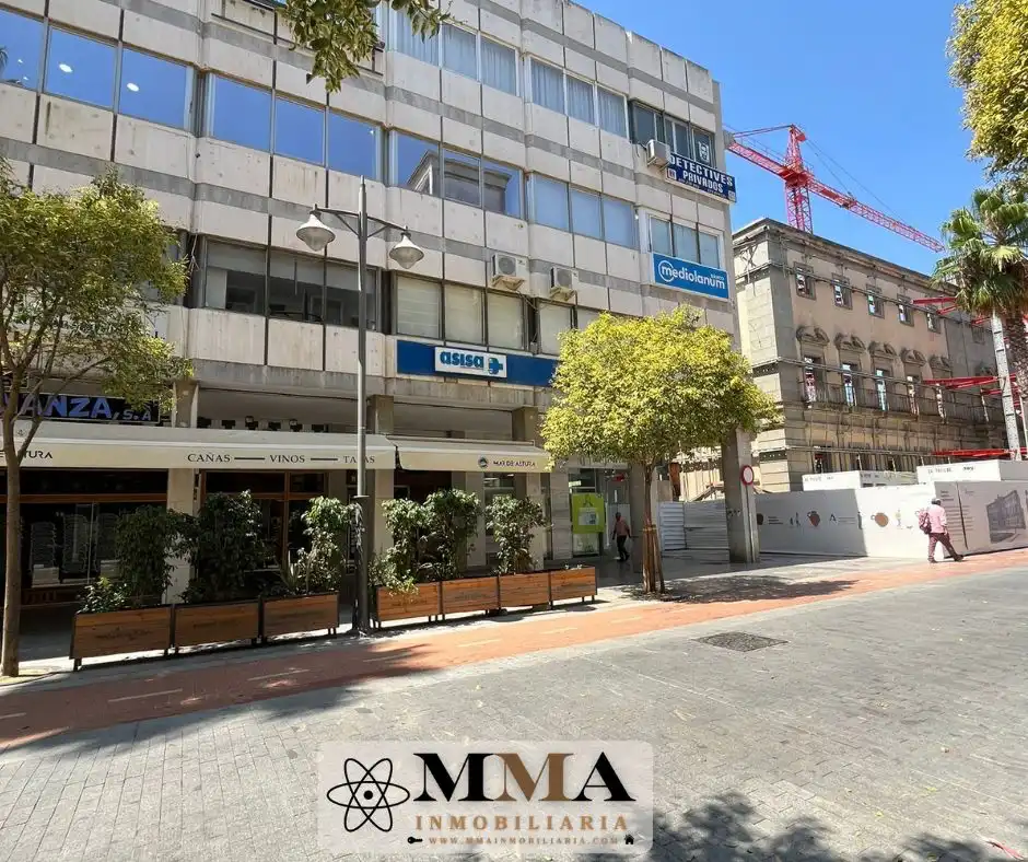 Oficina amb ascensor de lloguer a Avenida Martín Alonso Pinzón