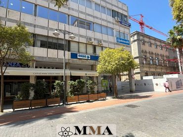 Office space with lift to rent in Avenida Martín Alonso Pinzón
