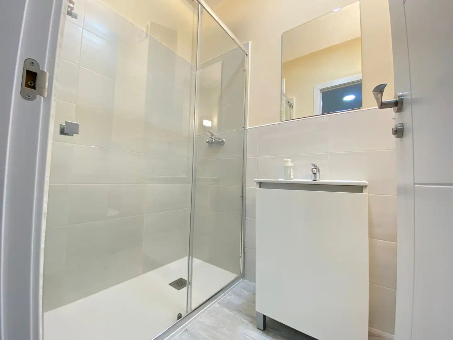 Baño de Piso para compartir en Madrid con Calefacción, Amueblado y Horno